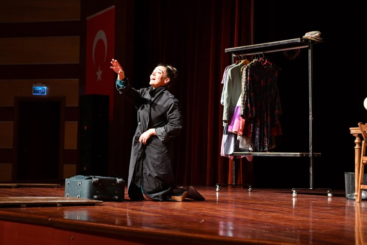 "Yan Rol" Tiyatro Oyunu Kültür'lülerle Buluştu 