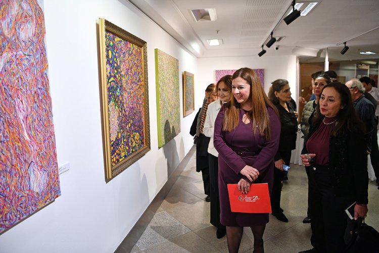 "Bütün Noktalar Sonda, Boşluk Sonsuzda"